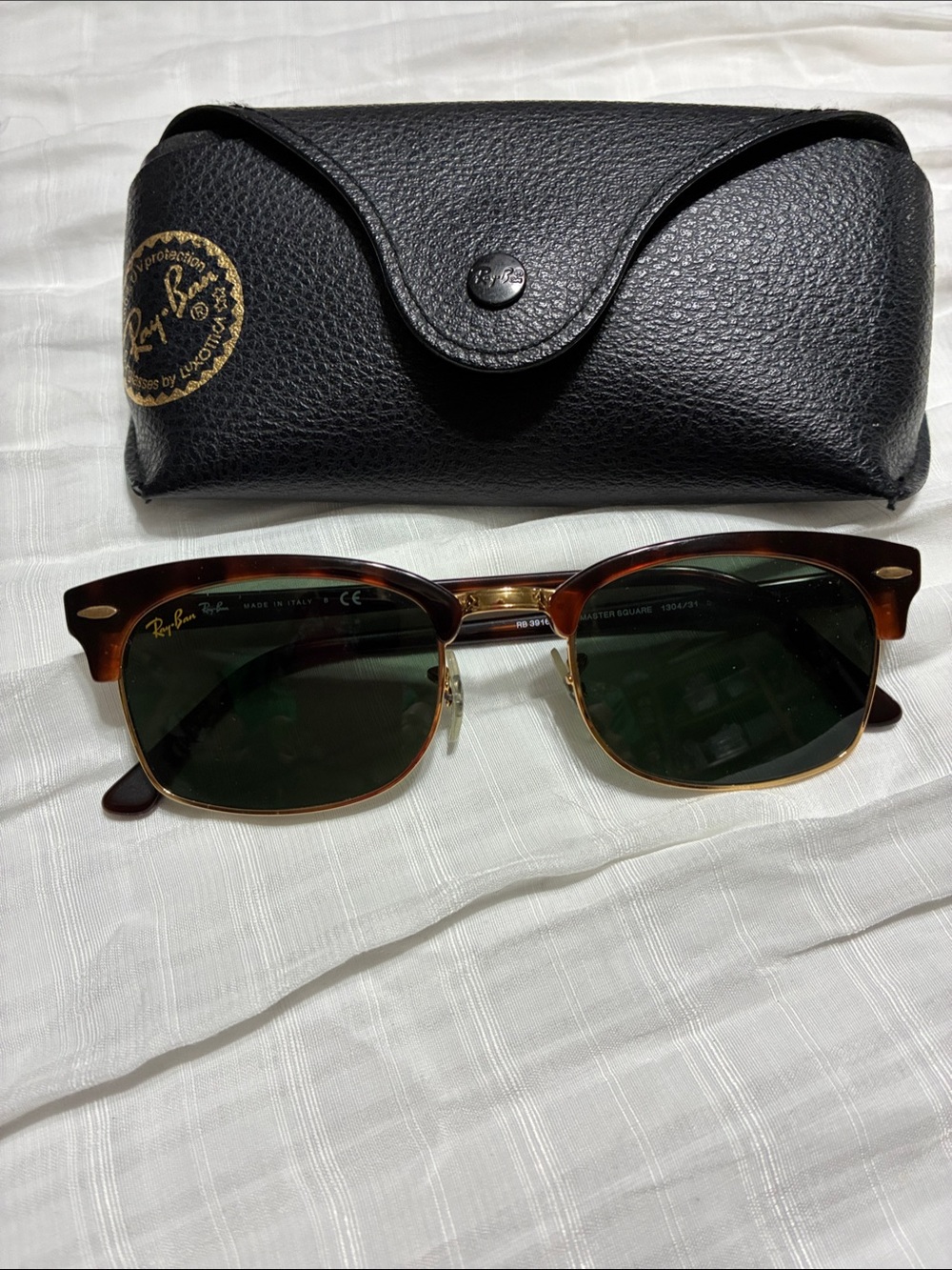 Ray-Ban Clubmaster Sunglasses – Brown Frame with Gold Accents and Green Lenses